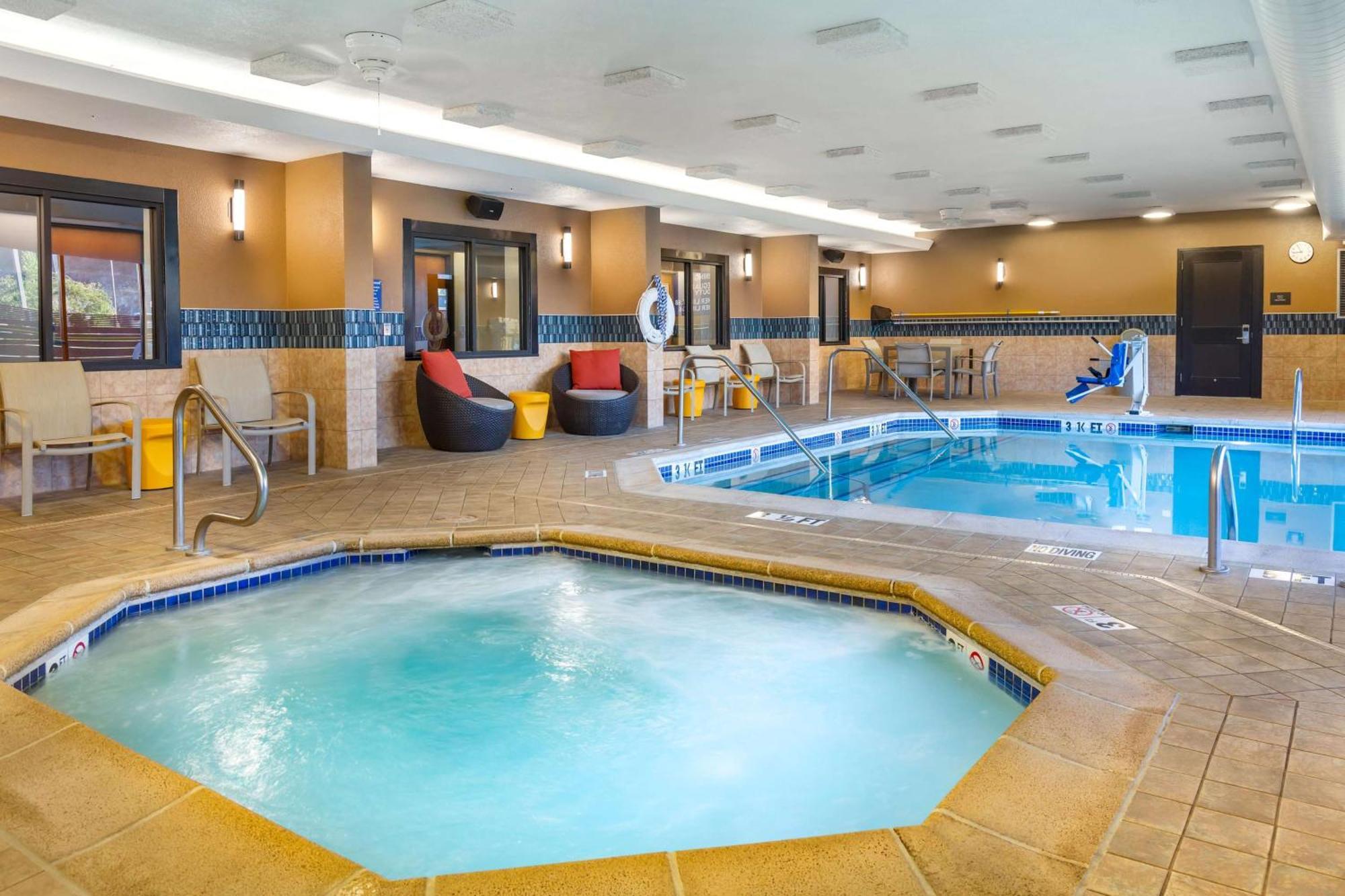 Drury Inn & Suites St. Louis-Southwest Valley Park Екстериор снимка